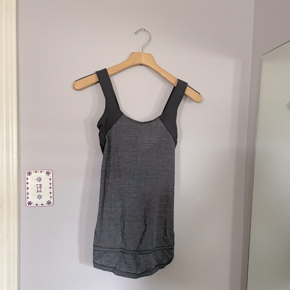Lululemon tank top with built in bra